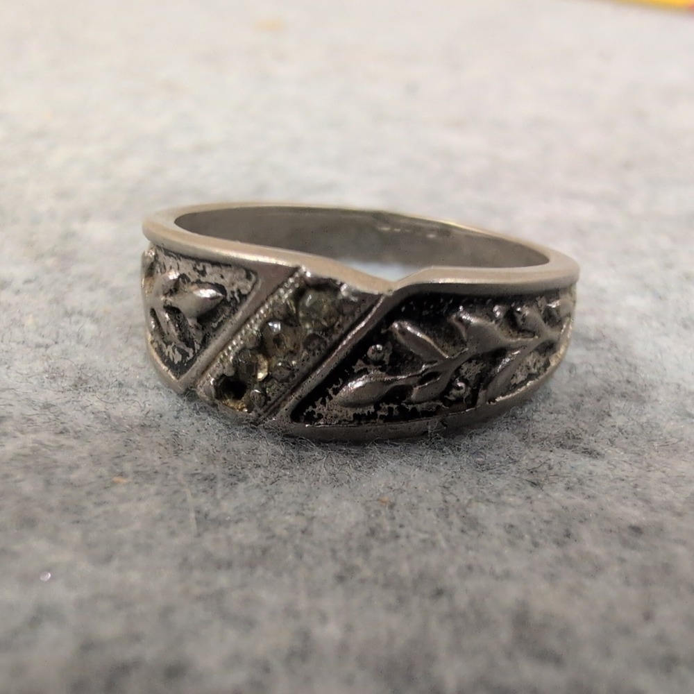 Vintage Silver Tone Floral Embossed Band Ring with Inset Accents